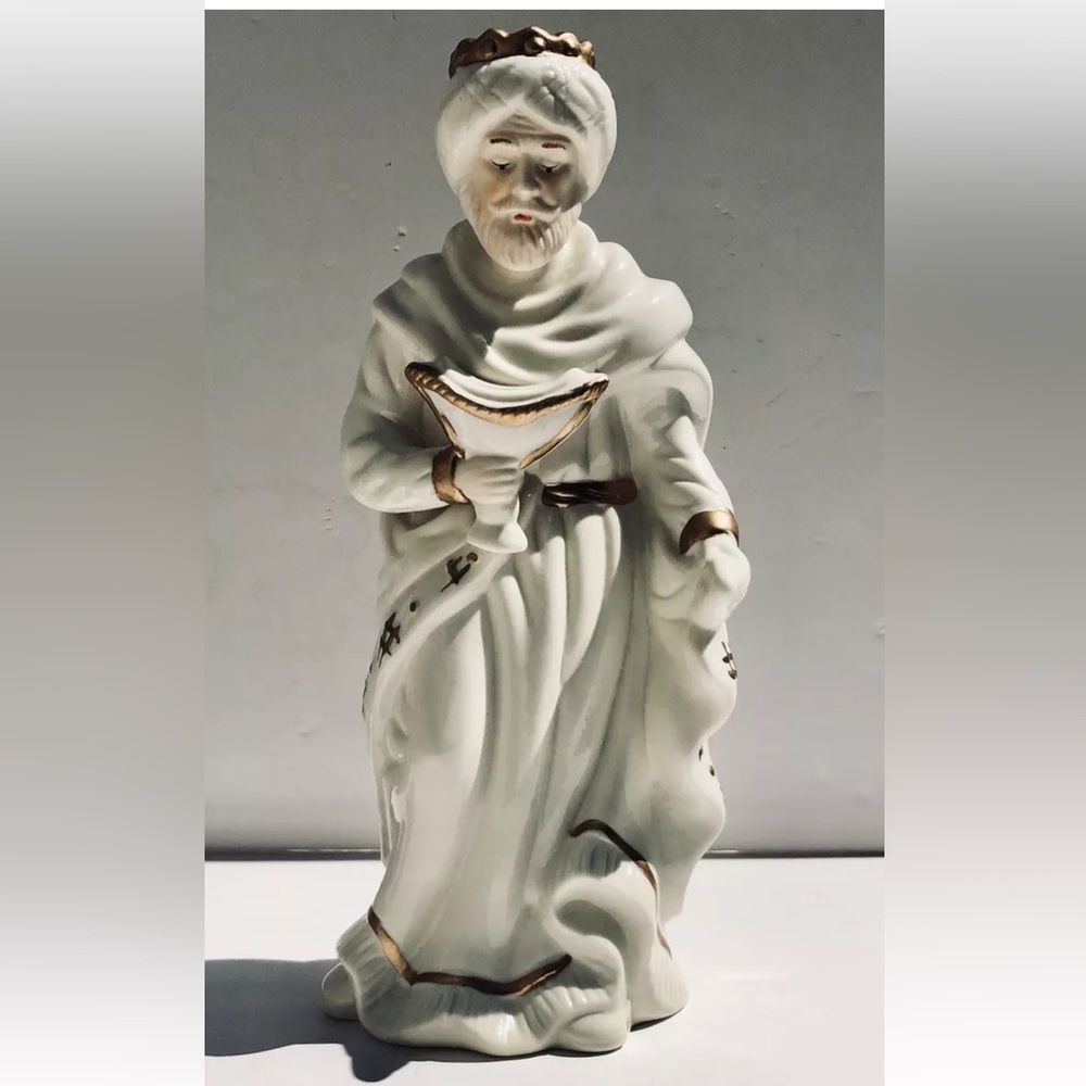 Wise Man White and Gold Trim Christmas Nativity Replacement Figurine 11" Ps2